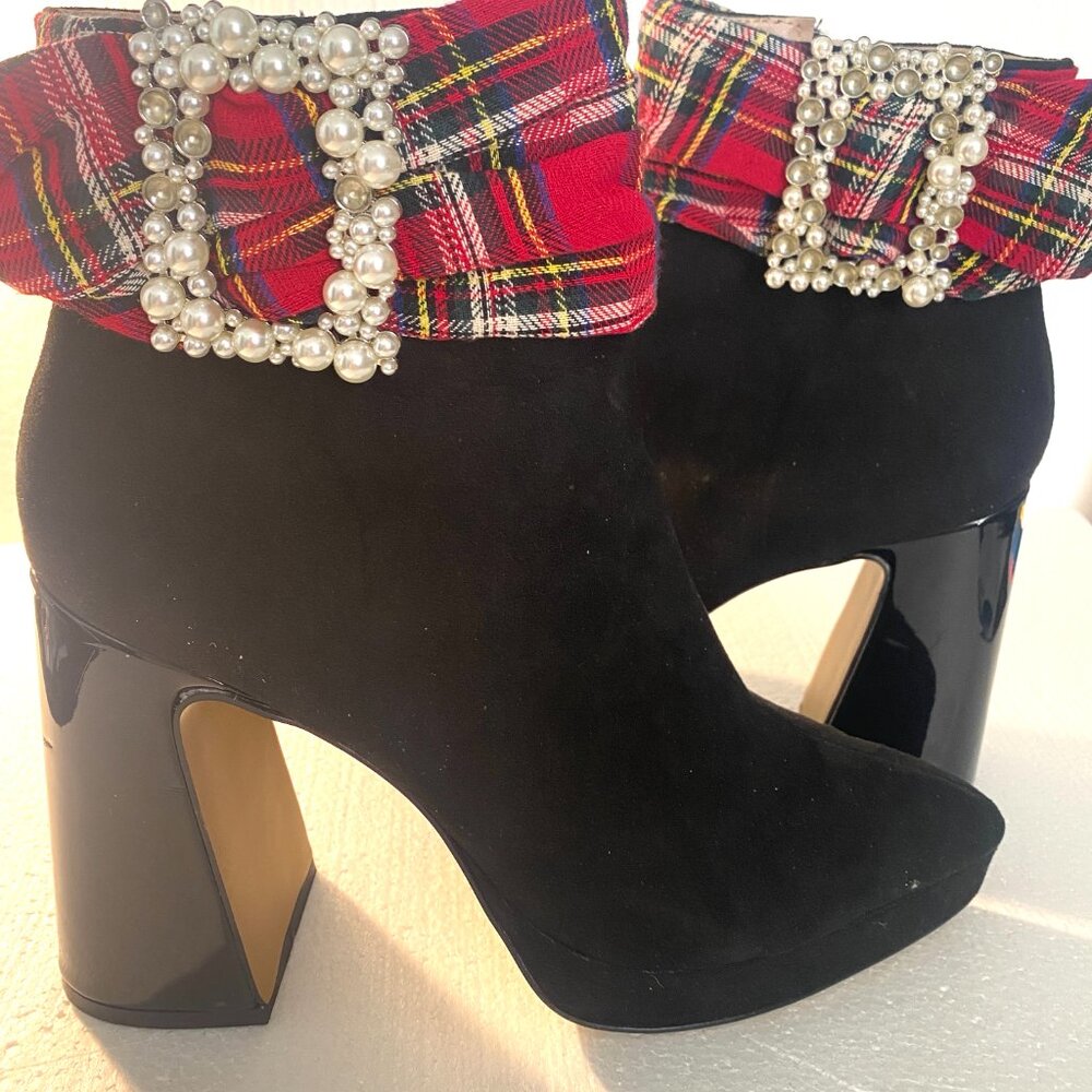 Betsey Johnson Idris Ankle Boots Sz 7.5 M NIB Black Suede Red Plaid - Picture 3 of 8